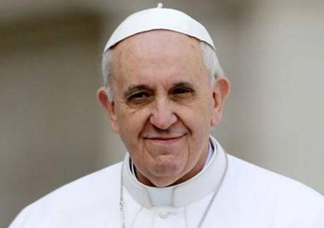Папа сказал, что не осуждает священников-геев