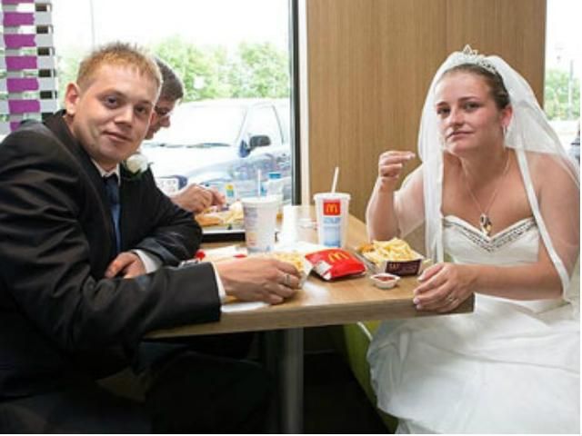 Пара з Британії влаштувала весілля в McDonald's 