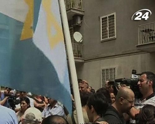 В Риме евреи протестовали возле дома 100-летнего нацистского офицера В Риме евреи протестовали возле дома 100-летнего нацистского офицера