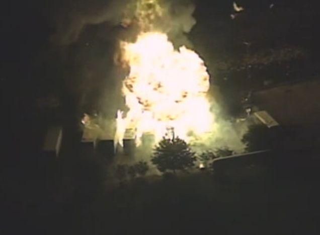 Вибухи і пожежа на заводі у США: доля двох десятків людей невідома (Відео) Вибухи і пожежа на заводі у США: доля двох десятків людей невідома (Відео)