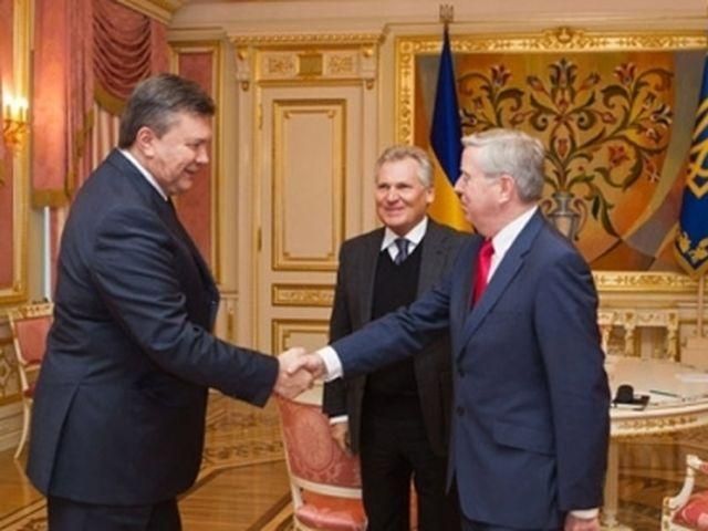 Янукович біля моря зустрівся із Коксом і Кваснєвським 
