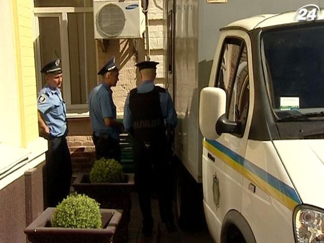 Затриманого за хабарництво Петра Мельника доставили до суду Затриманого за хабарництво Петра Мельника доставили до суду