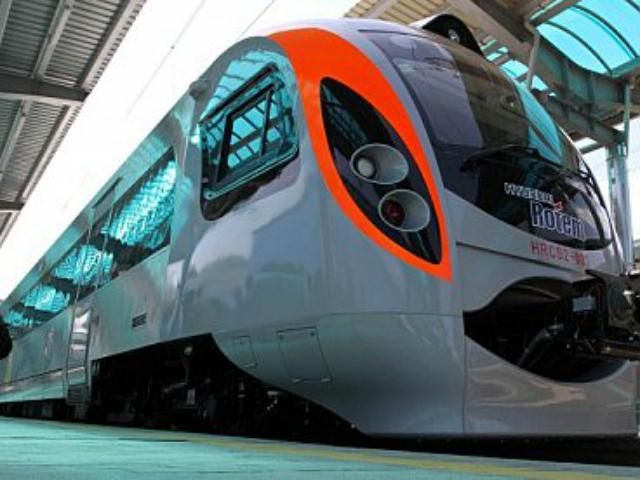 У Кременчуці взялися ремонтувати потяги Hyundai У Кременчуці взялися ремонтувати потяги Hyundai