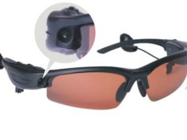 На Львовщине задержали иностранцев с "шпионскими" очками и наркотиками На Львовщине задержали иностранцев с "шпионскими" очками и наркотиками