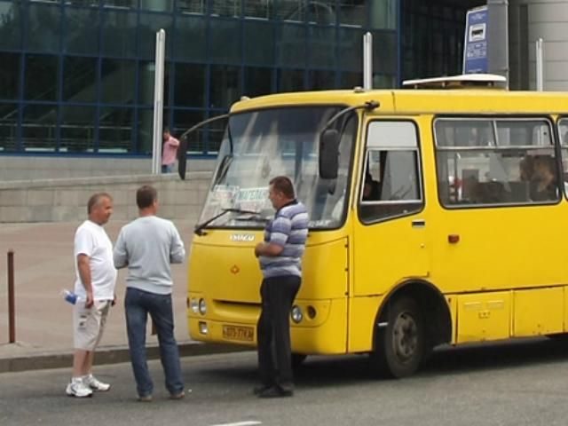 Київських водіїв маршруток хочуть одягнути в форму 