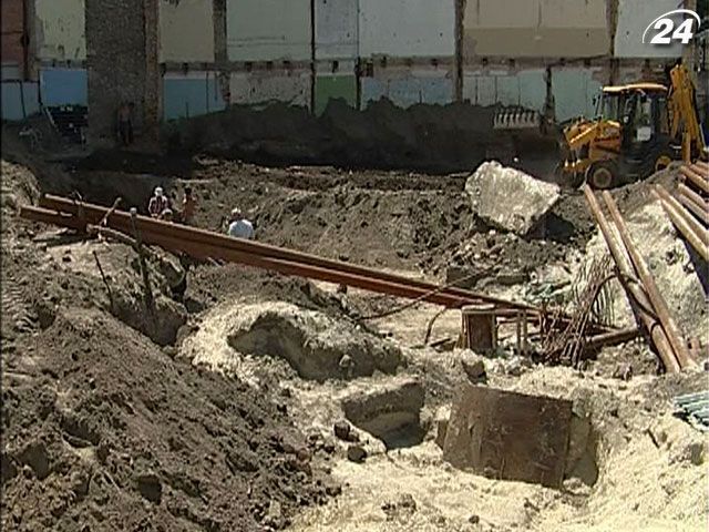 Крупным планом: Кто ответит за незаконную застройку в центре Киева Крупным планом: Кто ответит за незаконную застройку в центре Киева