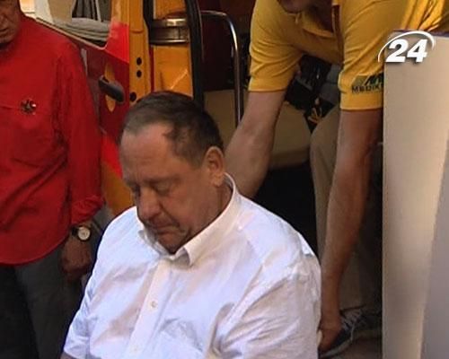 Мельника привезли в Печерский райсуд Мельника привезли в Печерский райсуд