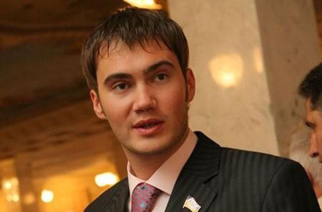 Янукович-младший жалуется, что его имя используют нарушители закона Янукович-младший жалуется, что его имя используют нарушители закона