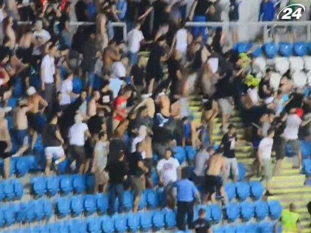 Сербские фанаты устроили беспорядки на стадионе в Одессе Сербские фанаты устроили беспорядки на стадионе в Одессе