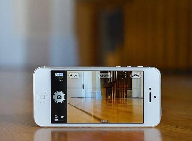 Устройства Apple получат трехсенсорную камеру