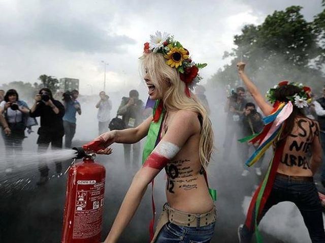 FEMEN: Ми живемо на пожертвування 