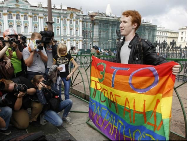 В Санкт-Петербурзі десантник побився з гей-активістом (Фото. Відео)