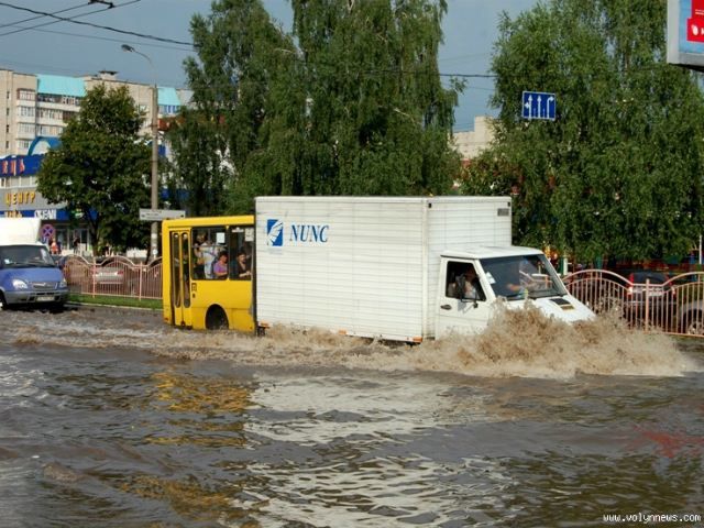 Ущерб от непогоды в Луцке достигли 4,5 миллиона гривен