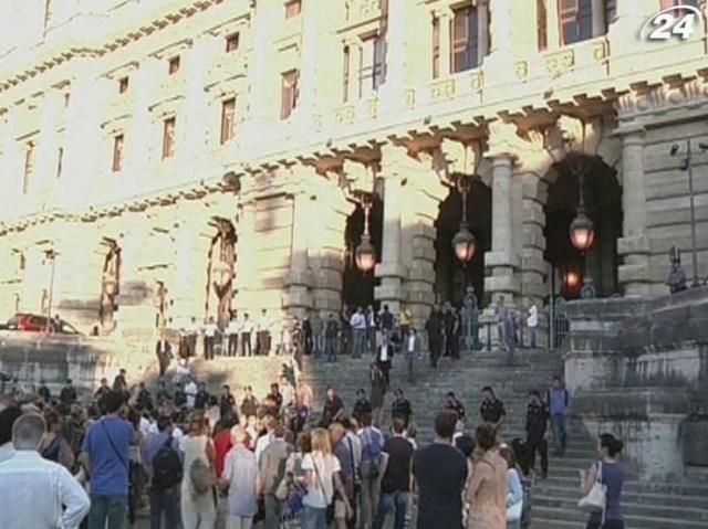 Партия Берлускони готова покинуть правительство в поддержку своего лидера Партия Берлускони готова покинуть правительство в поддержку своего лидера