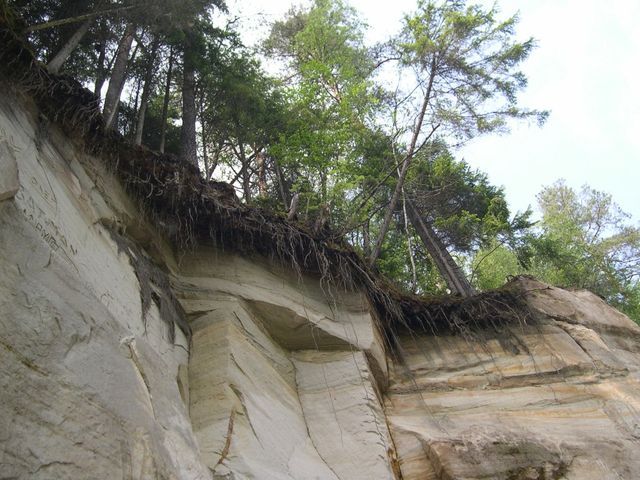 Юноша погиб в Крыму, сорвавшись со скалы Юноша погиб в Крыму, сорвавшись со скалы