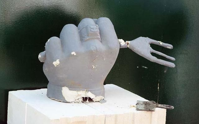 У Києві вкрали пам'ятник дерибану У Києві вкрали пам'ятник дерибану