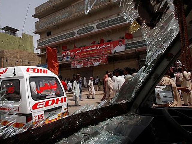 В Пакистане взорвался поезд: есть жертвы и раненые
