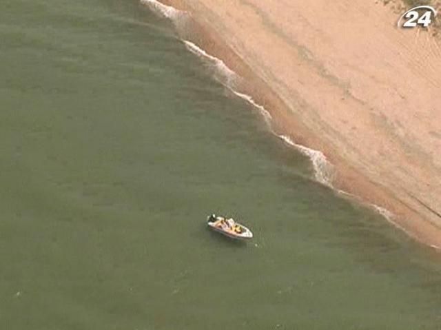 В Крыму спасли девочку, которую унесло на матрасе в море В Крыму спасли девочку, которую унесло на матрасе в море