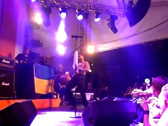 В Україні завели справу за наругу Bloodhound Gang над державним стягом