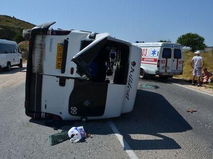 В Крыму перевернулся пассажирский автобус: есть травмированные (Фото. Видео) В Крыму перевернулся пассажирский автобус: есть травмированные (Фото. Видео)