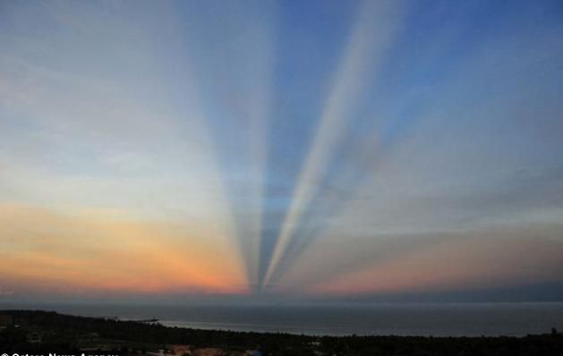 Китайці побачили "дорогу в небо" (Фото) Китайці побачили "дорогу в небо" (Фото)