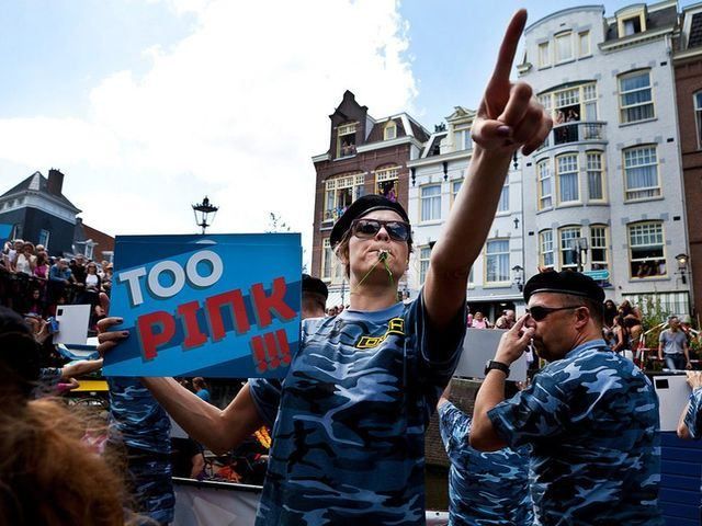 ОМОНовцы посетили гей-парад в Амстердаме ОМОНовцы посетили гей-парад в Амстердаме