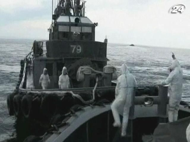 С АЭС "Фукусима-1" в океан ежедневно попадает 300 тонн воды С АЭС "Фукусима-1" в океан ежедневно попадает 300 тонн воды