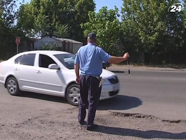 На Закарпатті перевіряють автівки з іноземною реєстрацією На Закарпатті перевіряють автівки з іноземною реєстрацією