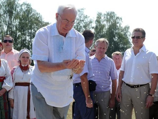 Азаров обещает стабильные цены в течение года Азаров обещает стабильные цены в течение года