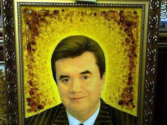 У каховських школах вчителів змушують завішувати класи портретами Януковича У каховських школах вчителів змушують завішувати класи портретами Януковича