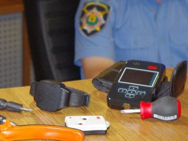 Пізно ввечері на Мельника усе ж одягнули браслет Пізно ввечері на Мельника усе ж одягнули браслет