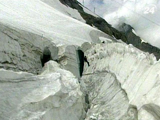 Прогулянка льодовиками: небезпечний тур ярами і гірськими потоками Швейцарії
