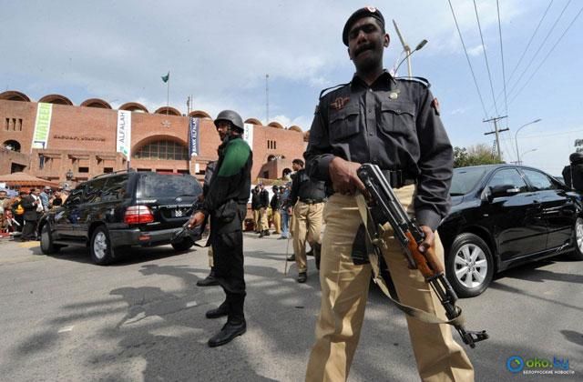 В Пакистані смертник підірвався на похороні поліцейського