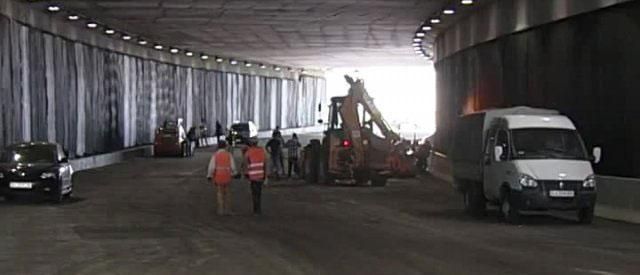 На Поштовій площі одну з частин нового тунелю відкрили для проїзду На Поштовій площі одну з частин нового тунелю відкрили для проїзду