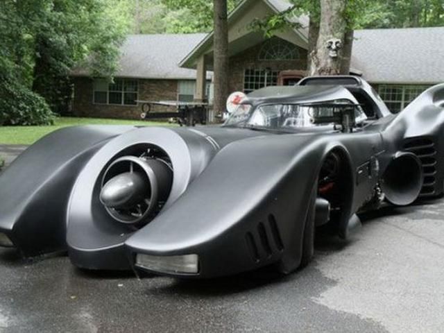 Американець з 25-35 звичайних авто збирає копії кіношних культових автомобілів Американець з 25-35 звичайних авто збирає копії кіношних культових автомобілів