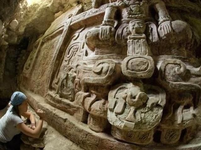 Нові фігури майя розкопали у Гватемалі