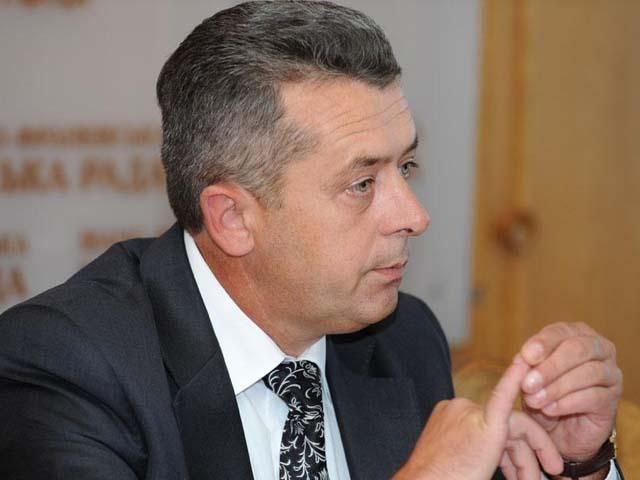 Мэру Ивано-Франковска наложили гипс, но в больницу не забрали Мэру Ивано-Франковска наложили гипс, но в больницу не забрали