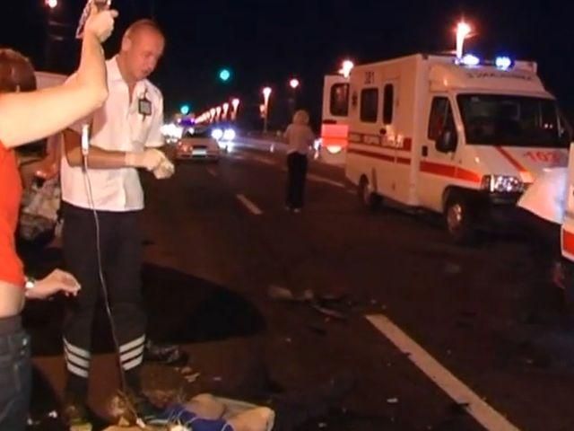 Подробиці аварії у Києві: міліціонер збив лікаря, який надавав допомогу потерпілому (Відео) Подробиці аварії у Києві: міліціонер збив лікаря, який надавав допомогу потерпілому (Відео)