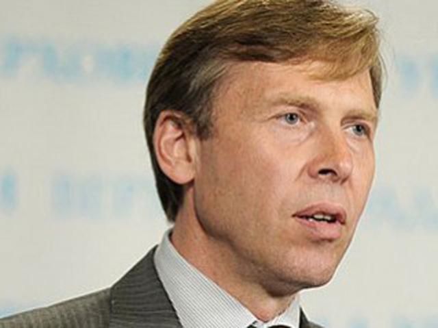 Соболєв: Мельнику допомогли втекти, бо він може дуже багато розповісти про Азарова Соболєв: Мельнику допомогли втекти, бо він може дуже багато розповісти про Азарова