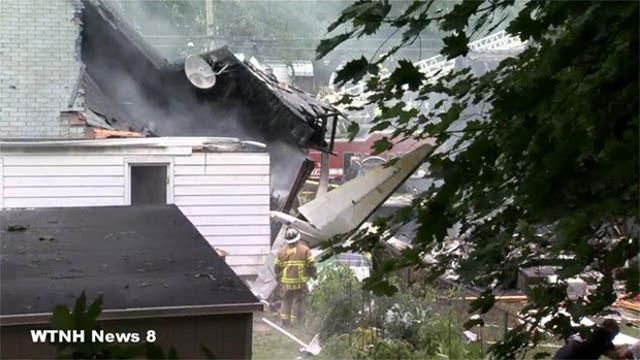 В США на дома упал самолет В США на дома упал самолет