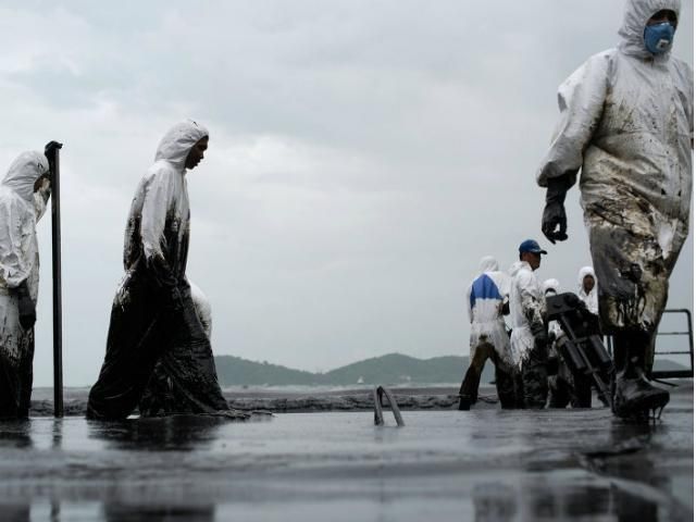 У берегов Филиппин вытекло в море около 500 тыс. литров топлива У берегов Филиппин вытекло в море около 500 тыс. литров топлива