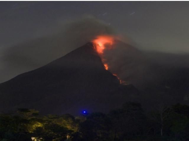 В Індонезії евакуювали людей через виверження вулкана В Індонезії евакуювали людей через виверження вулкана
