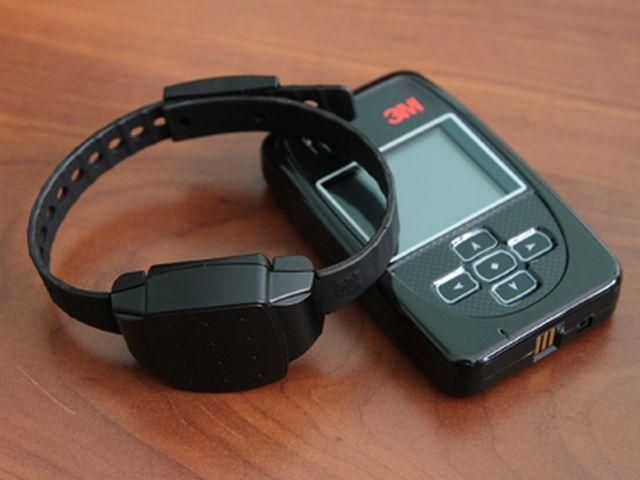 Батарейки в браслете хватает лет на 5, она не могла разрядиться, - МВД Батарейки в браслете хватает лет на 5, она не могла разрядиться, - МВД