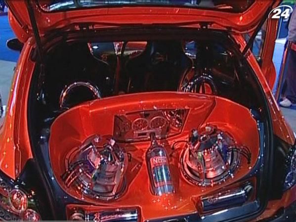 Тюнінг-шоу в Парижі: Найновіші зразки у світі автотюнінгу Тюнінг-шоу в Парижі: Найновіші зразки у світі автотюнінгу