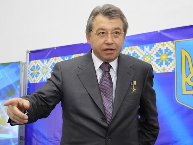 Губернатор Черкасщины получил на юбилей орден от Януковича Губернатор Черкасщины получил на юбилей орден от Януковича