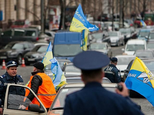 У Києві таксисти протестують під стінами Кабміну 