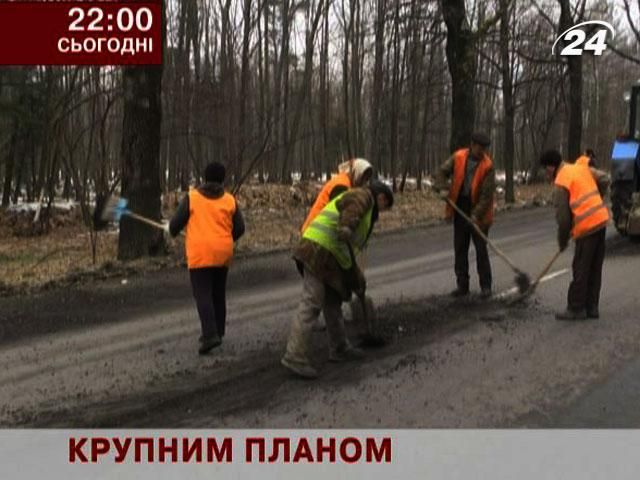 Анонс “Крупним планом”: Чому не вдалося вчасно відремонтувати дороги? Анонс “Крупним планом”: Чому не вдалося вчасно відремонтувати дороги?