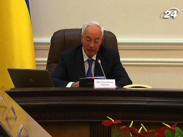 Азаров вимагає карати п’яних чиновників Азаров вимагає карати п’яних чиновників