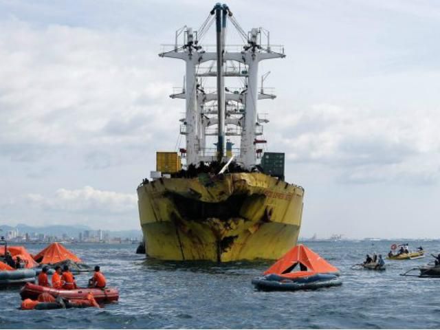 Збільшилася кількість жертв зіткнення суден біля узбережжя Філіппін 