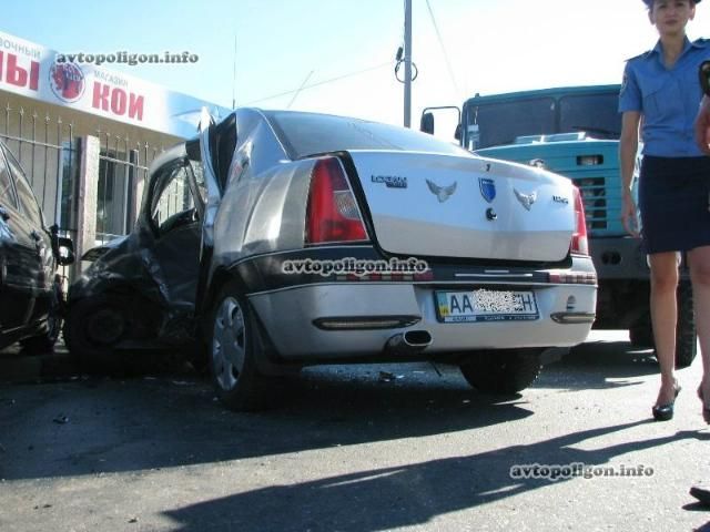 У Києві сталася потрійна ДТП. Загинув 53-річний водій У Києві сталася потрійна ДТП. Загинув 53-річний водій